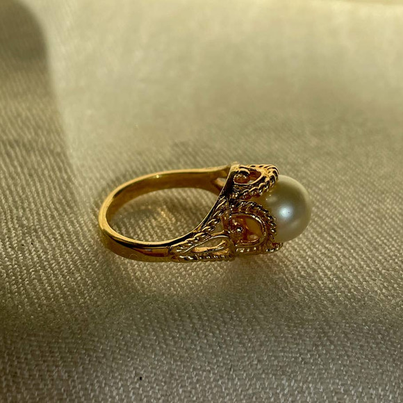 Vintage 90s Gold Round Large Faux Pearl Statement Ring sz 7 - Picture 2 of 4